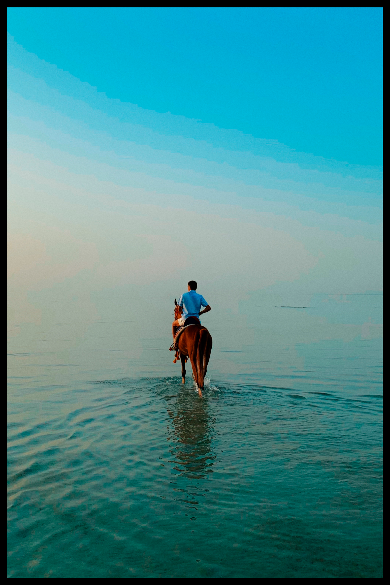 Riding in water plakat